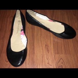 Ballet Slipper style shoe in black!